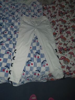 VENUS White Capri's with Button Front